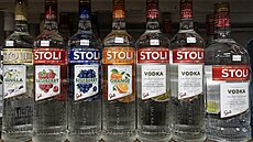 Láhve vodky Stoli v obchod� v New Yorku. Spole�nost Stoli Group USA, vlastník...