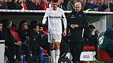 �eský úto�ník Patrik Schick z Leverkusenu se v zápase proti Bayernu zranil. Do...