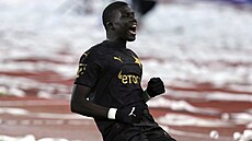 Slávistický fotbalista El Hadji Malick Diouf se raduje ze svého gólu v Ostrav�.
