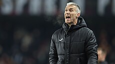 Trenér karvinských fotbalist Martin Hyský bhem ligového utkání na sparanské...