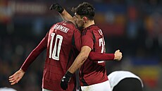 Spar�ané Albion Rrahmani s Qazimem Lacim oslavují gól v domácím utkání proti...