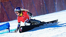 Ester Ledecká jede paralelní obí slalom Svtového poháru v ínském Mylinu.