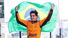 Brazilský jezdec Gabriel Bortoleto slaví vítzství v ampionátu formule 2.