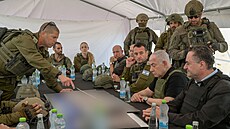 Izraelský premiér Benjamin Netanjahu nav�tivil koridor Netzarim v palestinském...