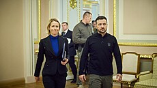 Nová �éfka diplomacie Evropské unie Kaja Kallasová a nový p�edseda Evropské...