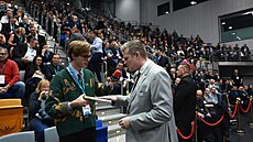 P�edseda strany Motoristé sob� Petr Macinka (vlevo) s europoslancem Filipem Turkem na kongresu strany (7. prosinec 2024) - ilustra�ní snímek.