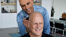 John Stamos podpo�il kolegu ze seriálu Plný d�m Davida Couliera, který bojuje s...