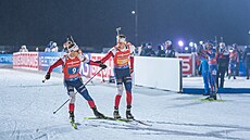 P�edávka �eských biatlonist� b�hem mu�ské �tafety v Kontiolahti.