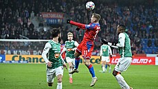 Plze�ák Mat�j Vydra hlavi�kuje mí� od hrá�� Jablonce.