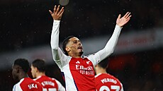 William Saliba z Arsenalu a jeho gólová oslava.