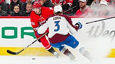 Martin Neas z Caroliny bránný Johnem Ludvigem z Colorada.