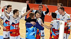 Volejbalisté Ostravy se radují z výhry nad �eskými Bud�jovicemi.