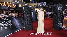 Emma Corrinová pózuje fotograf�m na premié�e filmu Nosferatu. (Londýn, 4....