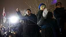 Jihokorejský prezident Jun Sok-jol v zemi vyhlásil stanné právo. Opoziní...