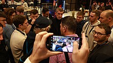 �éf ANO Andrej Babi� promluvil na kryptom�nové konferenci Emergence v Praze....