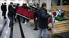 Jihokorejská vláda se na zasedání shodla na zru�ení stanného práva, které...