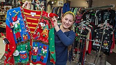 Na západ� jsou b�né ve�írky i sout�e se svetrovou tematikou, kde je cílem mít...