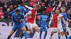 Slávistický zálo�ník Dominik Pech proniká obranou Liberce.