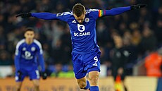 Jamie Vardy z Leicesteru slaví gól.