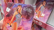 Kniha Taylor Swiftové nazvaná Eras Tour Book