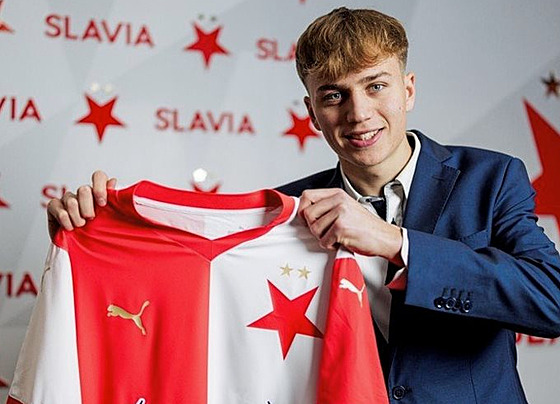 Talentovaný fotbalový záloník Filip ancl opoutí druholigový FC Vysoina...