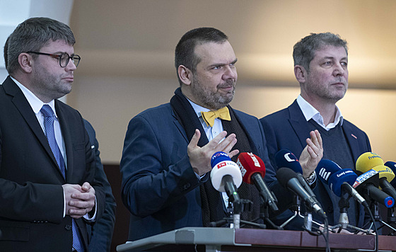 Ministr kultury a místop�edseda ODS Martin Baxa, �éf poslanc� TOP 09 Jan Jakob...