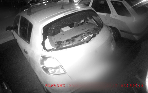 Zdrogovaný mu obleený pouze v trenýrkách pokodil v brnnských Medlánkách...