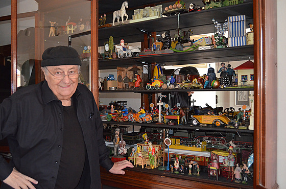 Ve svém byt� má Ivan Steiger hra�ky v�ude, kam se jen vejdou. 