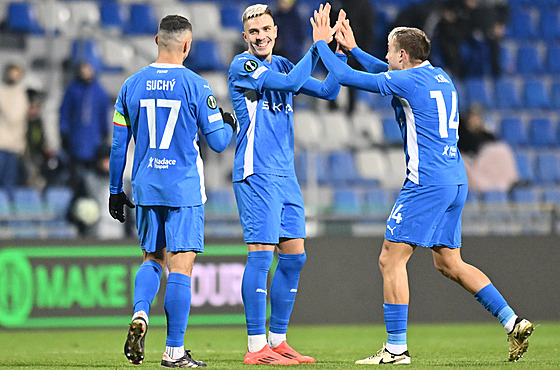 Mladoboleslavská radost v Konferen�ní lize. Uprost�ed Patrik Vydra, st�elec...