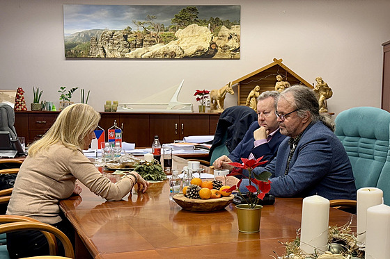 �editelka krajské pobo�ky Ú�adu práce Martina Be�vá�ová p�i jednání u hejtmana.