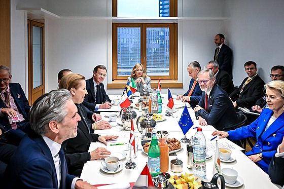 Zástupci nkolika lenských zemí unie na debat o migraci a Sýrii. (19....