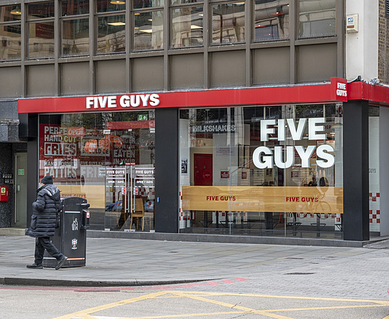 Restaurace s rychlým ob�erstvením Five Guys v Londýn� (12. prosince 2024)