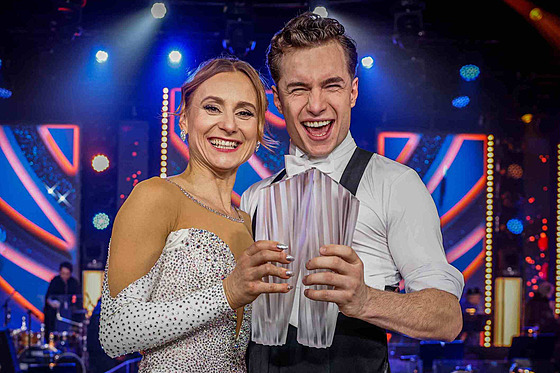 Vítzové StarDance XIII Oskar Hes a Kateina Bartunk Hrstková (14. prosince...