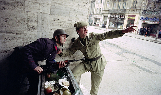 Nejsmutnější Vánoce od roku 1989. Rumuni tenkrát řekli ne Ceau&#537;escovi, dnes jejich vůli neznáme