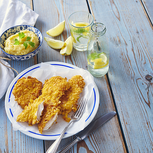 Kuřecí stripsy v cornflakes a celerové pyré