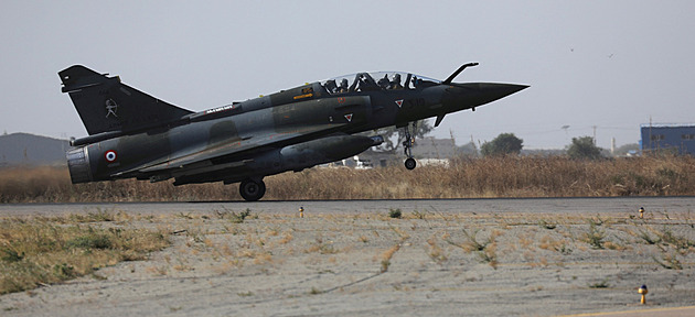 Francie začala z Čadu stahovat vojáky, jako první odletěly stíhačky Mirage