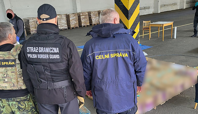 Velká akce policistů a celníků. Našli první laboratoř k výrobě nové nebezpečné drogy