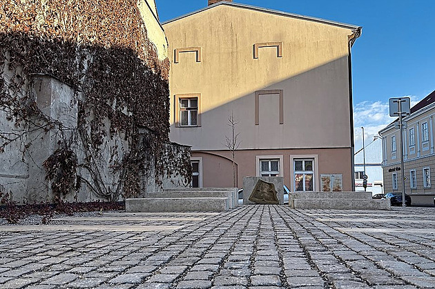 Pietn upravené Piaristické nároí v Moravské Tebové z pera architekta Ondeje...