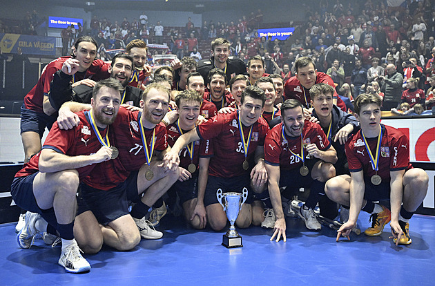 Čeští florbalisté slaví světový bronz, lotyšského outsidera rozebrali 8:2