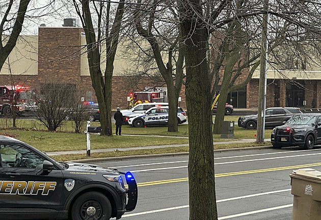 Ve škole v USA se střílelo, pět lidí zemřelo. Útočil student, říká policie