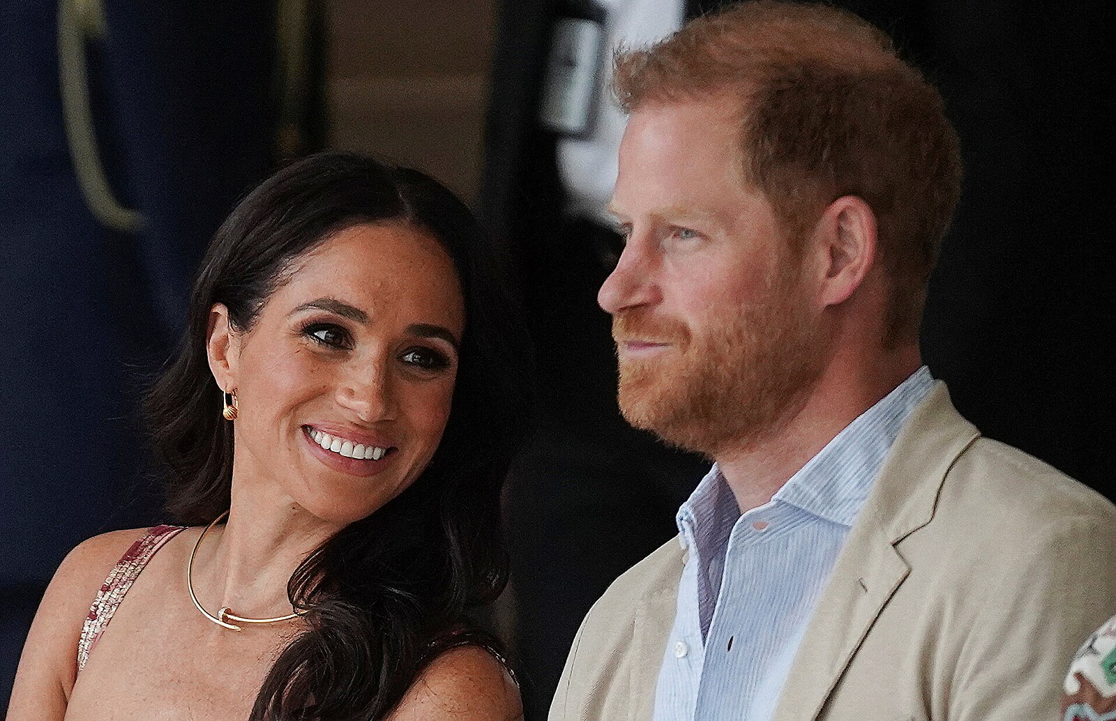 Mladší syn Karla III. Harry společně s Meghan nadále zůstavají neaktivními členy královské rodiny, potvrdil král