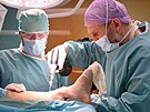 Uniktn operaci provedli razov chirurgov zsteck Masarykovy nemocnice....