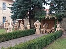 Betlm v Doksanech. Tvo ho figury v ivotn velikosti ze sena. (prosinec 2024)