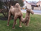 Betlm v Doksanech. Tvo ho figury v ivotn velikosti ze sena. (prosinec 2024)