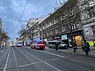 Policie uzavela Francouzskou ulici z dvodu nlezu podezelho pedmtu. (19....