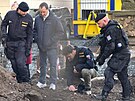 Vyetovatel zaali vykopvat kostern ostatky, kter nalezl bagrista na...