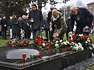 Lid vzpomnli u pamtnku ped Fakultn nemocnic Ostrava na obti lenho...