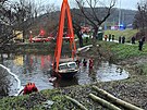 V prask ulici Roztock zasahovali hasii u potopen lodi ve Vltav. (10....