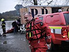 V prask ulici Roztock zasahovali hasii u potopen lodi ve Vltav. (10....
