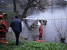 V prask ulici Roztock zasahovali hasii u potopen lodi ve Vltav. (10....